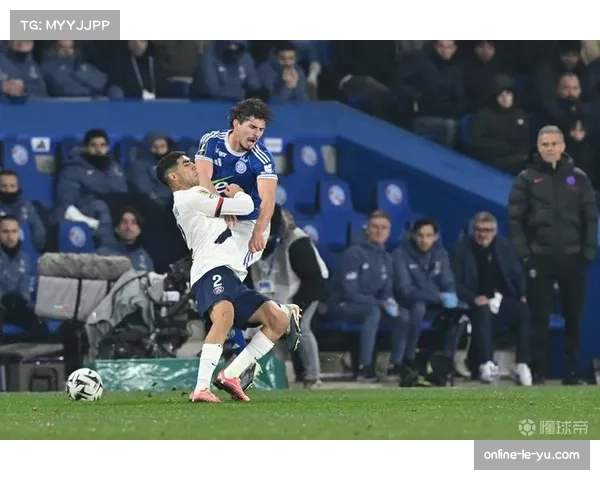 巴黎圣日耳曼阿什拉夫停赛影响边路攻防 恩里克被迫调整战术